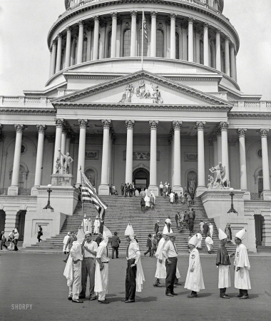 Photo showing: Men in White -- August 8, 1925. Washington, D.C. Klansmen sightseeing at the Capitol.