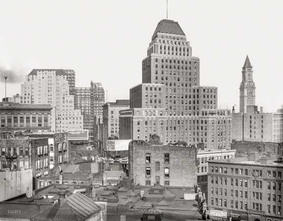 Photo showing: Shoescraper -- 1931. Boston skyline view -- United Shoe Machinery Corp. Bldg., Custom House Tower, etc.