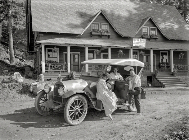 Photo showing: Sunset Lodge -- The Pacific Northwest in 1918. Kissel Military Highway Scout Kar at Sunset Lodge.