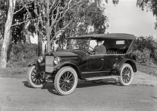 Photo showing: Glossy Gardner -- San Francisco, 1922. Gardner touring car.