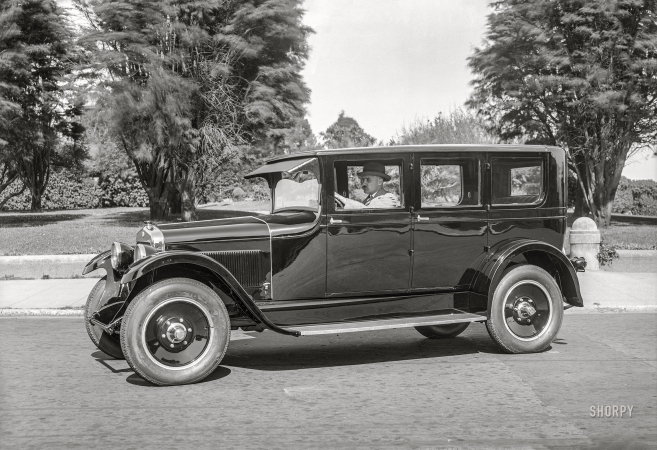Photo showing: Wills Sainte Claire -- San Francisco circa 1925. Wills Sainte Claire Six seven-passenger sedan at Lafayette Park.