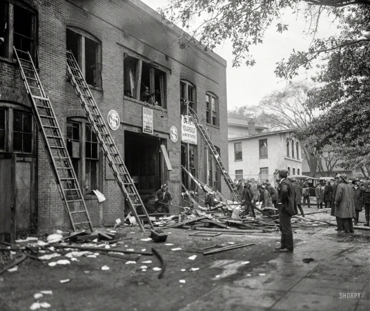 Photo showing: Garage Fire -- October 1925. Washington, D.C. Fire at Drive It Yourself Co. garage.