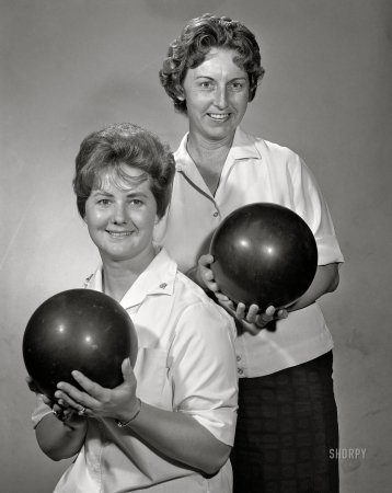 Photo showing: Belles of the Ball. -- From circa 1962 comes this News Archive photo of two lady bowlers
who look like they're ready to hit the nearest lanes with some back-alley moves. 