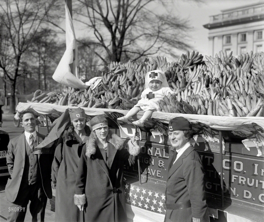 Photo showing: Banana Shortcake -- Nov. 14, 1925. Washington, D.C. Auction of bananas for Red Cross. The baby is Josephine Scalco.