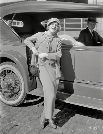 Photo showing: Merry Mae Murray -- San Francisco circa 1925. Film star Mae Murray and Duesenberg auto.