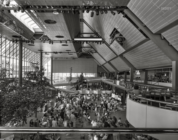 Photo showing: That Seventies Mall -- Columbus, Indiana, 1973. Commons Courthouse Center. Interior view of shopping mall atrium.