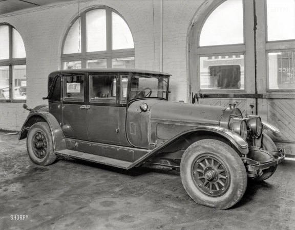 Photo showing: Road Locomotive -- San Francisco circa 1930. A late-1920s Locomobile Series 90 Victoria Sedan.