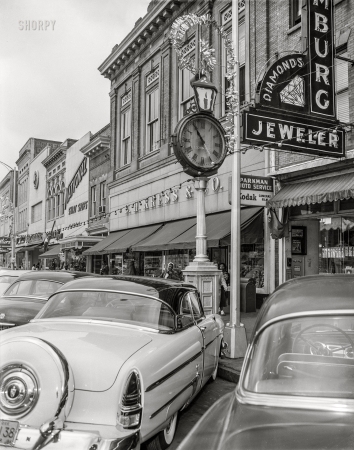 Photo showing: Christmas in Columbus -- December 1955. Columbus, Georgia. Christmas decorations on Broadway.