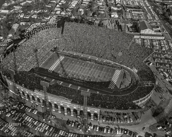 Photo showing: Iron Bowl: 1965 -- November 27, 1965. Iron Bowl -- Alabama Crimson Tide vs. Auburn Tigers.