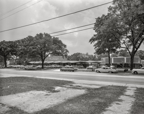Photo showing: The Martinique -- Columbus, Georgia, circa 1961. Martinique Motor Hotel, Fourth Avenue.