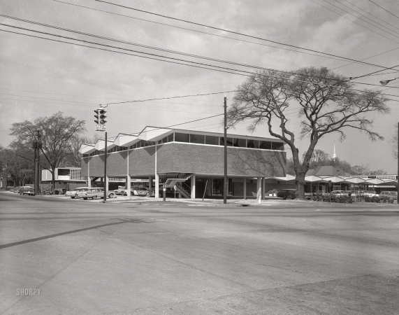 Photo showing: Motel Moderne -- Columbus, Georgia, circa 1962. Our second look at the Martinique Motor Hotel.
