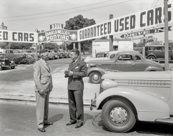 Photo showing: Guaranteed Used -- July 5, 1938. Oakland, Calif. Daniels-Wells Pontiac, 3055 Broadway.