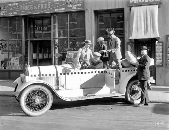 Photo showing: Red Cross Car -- San Francisco, 1922. Official Red Cross car.