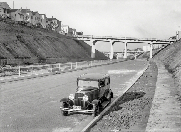Photo showing: Work Zone II -- San Francisco in 1930. Oldsmobile sedan on Alemany Boulevard.