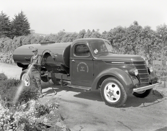 Photo showing: Mr. Mister -- Golden Gate International Exposition, San Francisco, 1939. International Harvester watering truck.