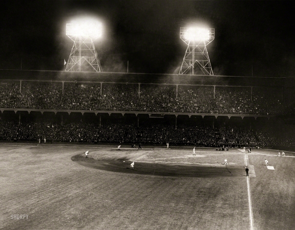 Photo showing: Night Game -- New York circa 1940s. Night baseball at Ebbets Field -- Cincinnati Reds vs. Brooklyn Dodgers.