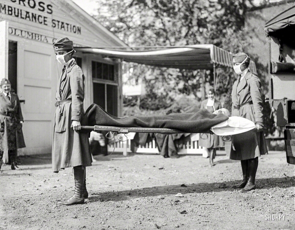 Photo showing: Contagion -- Demonstration at the Red Cross Emergency Ambulance Station
in Washington, D.C., during the influenza pandemic of 1918.