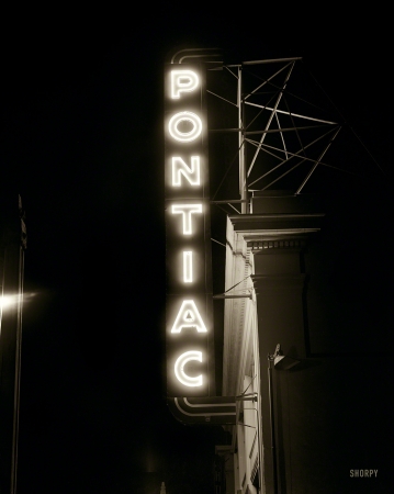 Photo showing: Pontiac Noir -- 1948. George Daniels Pontiac, Van Ness Avenue, San Francisco.
