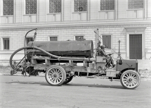 Photo showing: Tank Brigade -- San Francisco circa 1919. Peerless tank truck.