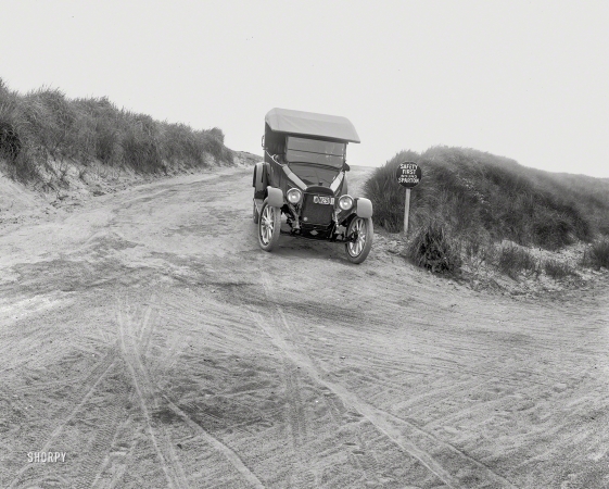 Photo showing: Sound Your Sparton -- California in 1918. Chalmers touring car on dunes.