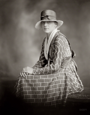 Photo showing: Sitting Bricks -- Washington, D.C., circa 1920. Swartzbaugh, C.E., Mrs.