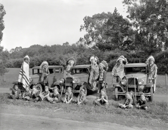 Photo showing: Pontiac Nation -- San Francisco in 1928. Scouts in Indian costume with Pontiac autos.