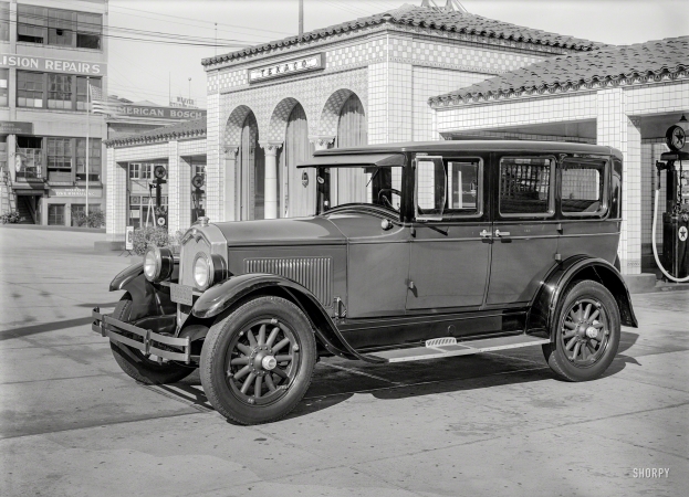 Photo showing: Petroleum Palace -- San Francisco, 1928. Buick sedan at Texaco service station. Jack Tar Hotel site.