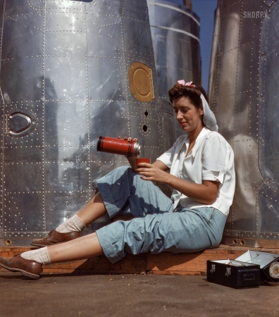 Photo showing: Empty Calories -- October 1942. Girl worker at lunch also absorbing California sunshine, Douglas Aircraft Company, Long Beach.