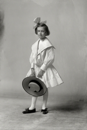 Photo showing: Fridays Child -- Durant, Mrs. T. (child) -- between March 1905 and August 1906.