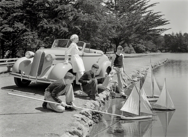 Photo showing: Smooth Sailing -- April 8, 1936. Pontiac convertible coupe at Spreckels Lake, Golden Gate Park, San Francisco.