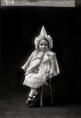 Photo showing: Elfin Agnes (1905) -- Agnes Shands, the daughter of Washington, D.C., physician Aurelius Rives Shands.