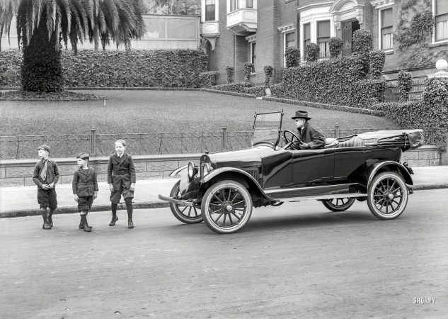 Photo showing: A Close Call -- Maxwell touring car in 1920 San Francisco.