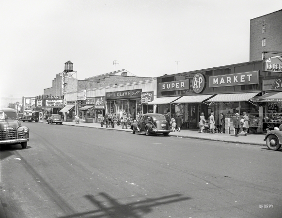 Photo showing: Atlantic and Pacific Tea Co. -- New York, 1949. A&P Supermarket on Broadway in Queens.