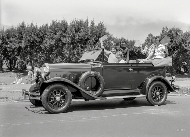 Photo showing: Hudson Flivver School -- San Francisco circa 1930. Hudson auto with schoolgirls.