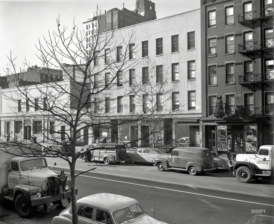 Photo showing: Corn Exchange -- New York, 1951. Street scene, Corn Exchange Bank.