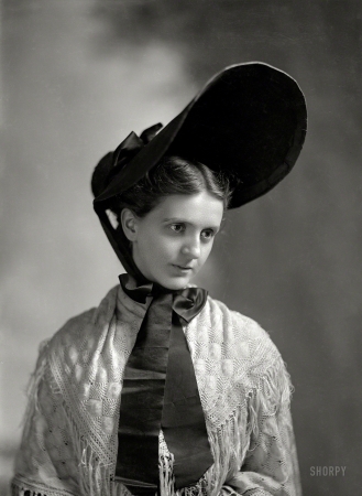 Photo showing: Chapeau Noir -- Circa 1873-1890. Unidentified woman with bonnet.