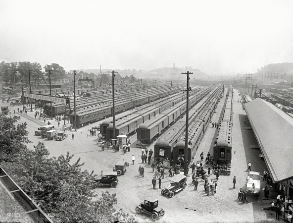 Photo showing: Eckington Yards -- Eckington Yards, June 4, 1923. The Baltimore & Ohio rail yard
in Washington, D.C., during that year's big gathering of Masonic lodges.