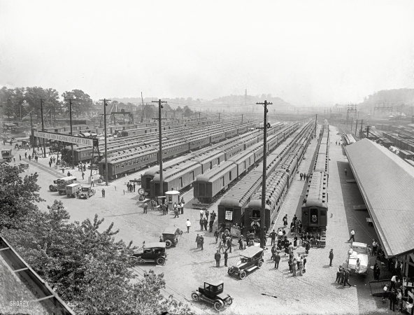 Photo showing: Eckington Yards -- Eckington Yards, June 4, 1923. The Baltimore & Ohio rail yard
in Washington, D.C., during that year's big gathering of Masonic lodges.
