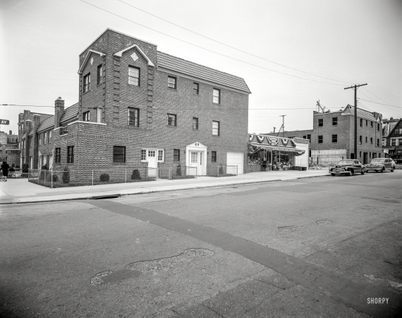 Photo showing: Grand Opening II -- New York circa 1948. Queens View Food Market, 34th Avenue.