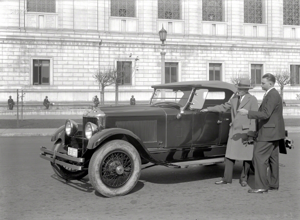Photo showing: Diana 8 -- San Francisco, 1926. Diana 8 at Civic Center.