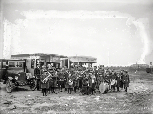 Photo showing: Orphan Odyssey -- Nov. 25, 1924. Washington, D.C. Orphans of Des Moines, Wash., at tourist camp.