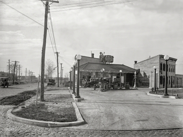 Photo showing: Railroad Avenue -- 1925. Washington, D.C. Texas Co., Minute Service Station No. 8, Twining City.