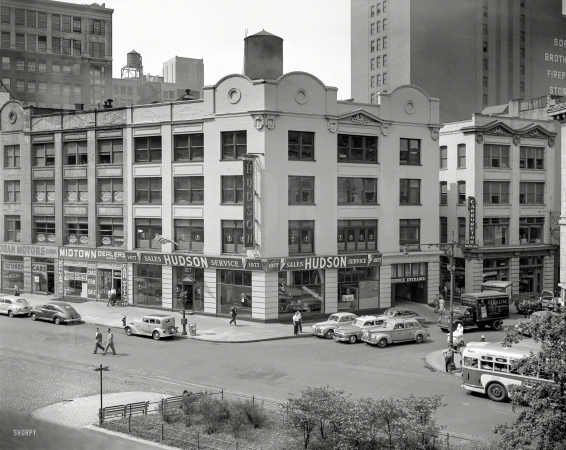 Photo showing: West Side Storefront -- New York circa 1947. Hudson showroom, Broadway at W. 62nd Street.