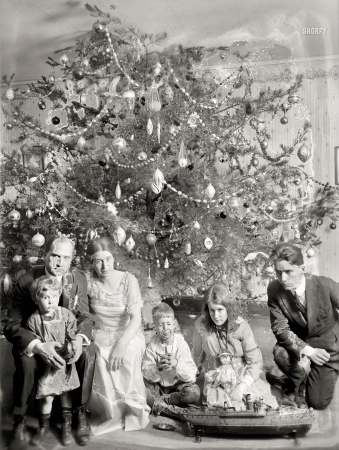 Photo showing: A Dickey Christmas II -- Dickey Christmas tree, 1919.