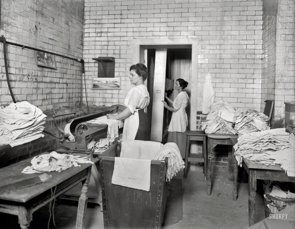 Photo showing: Library Laundry -- Washington, D.C., circa 1920. Laundry at Library of Congress.
