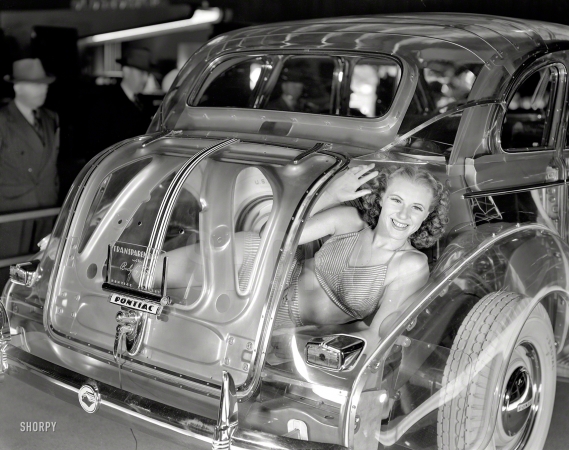 Photo showing: Body by Fisher -- June 11, 1940. General Motors exhibit at Golden Gate International Exposition,
San Francisco. Transparent Car with Pontiac Chassis and Body by Fisher.