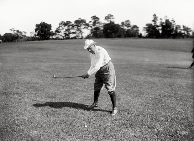 Photo showing: The Sport of Presidents -- Washington, D.C., or vicinity circa 1921. Warren Harding -- golf.