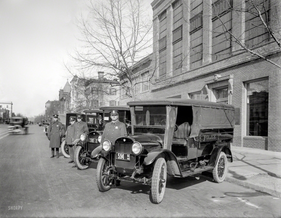 Photo showing: REO Speed Wagon -- Washington, D.C., 1922. Three REO 'speed wagons' delivered by Trew Motor Co. to the police department for patrols.