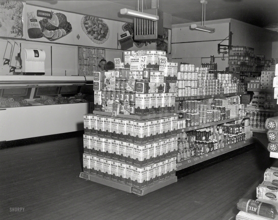 Photo showing: Delicious Together -- New York circa 1947. Grocery display of Premium crackers and peanut butter.