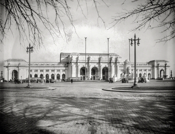 Photo showing: Carved in Stone -- Washington, D.C., circa 1923. Union Station.